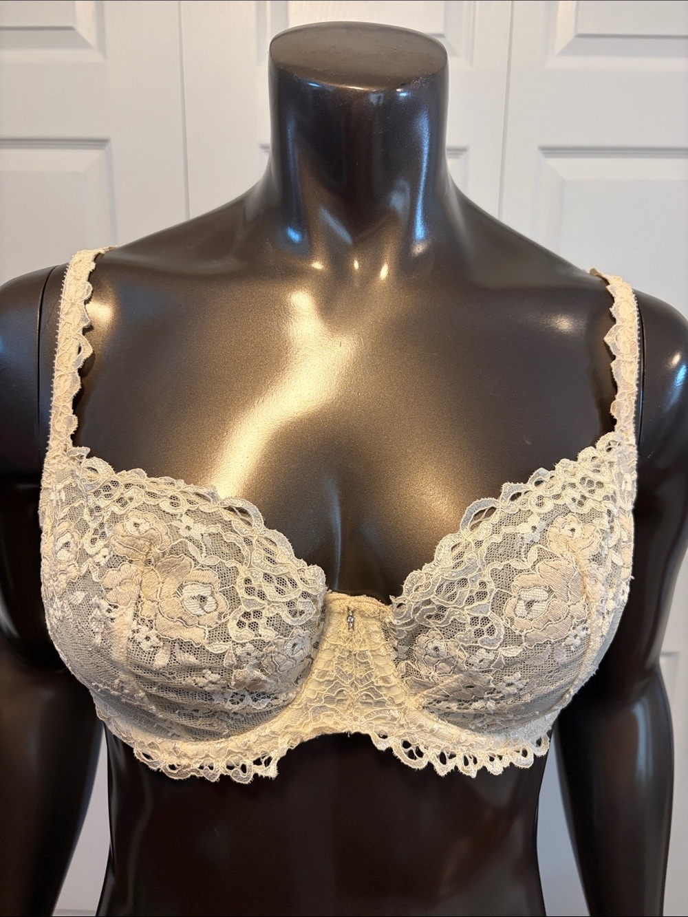Victoria’s Secret Ivory Lace Underwire Unlined Demi Bra Size 36D
